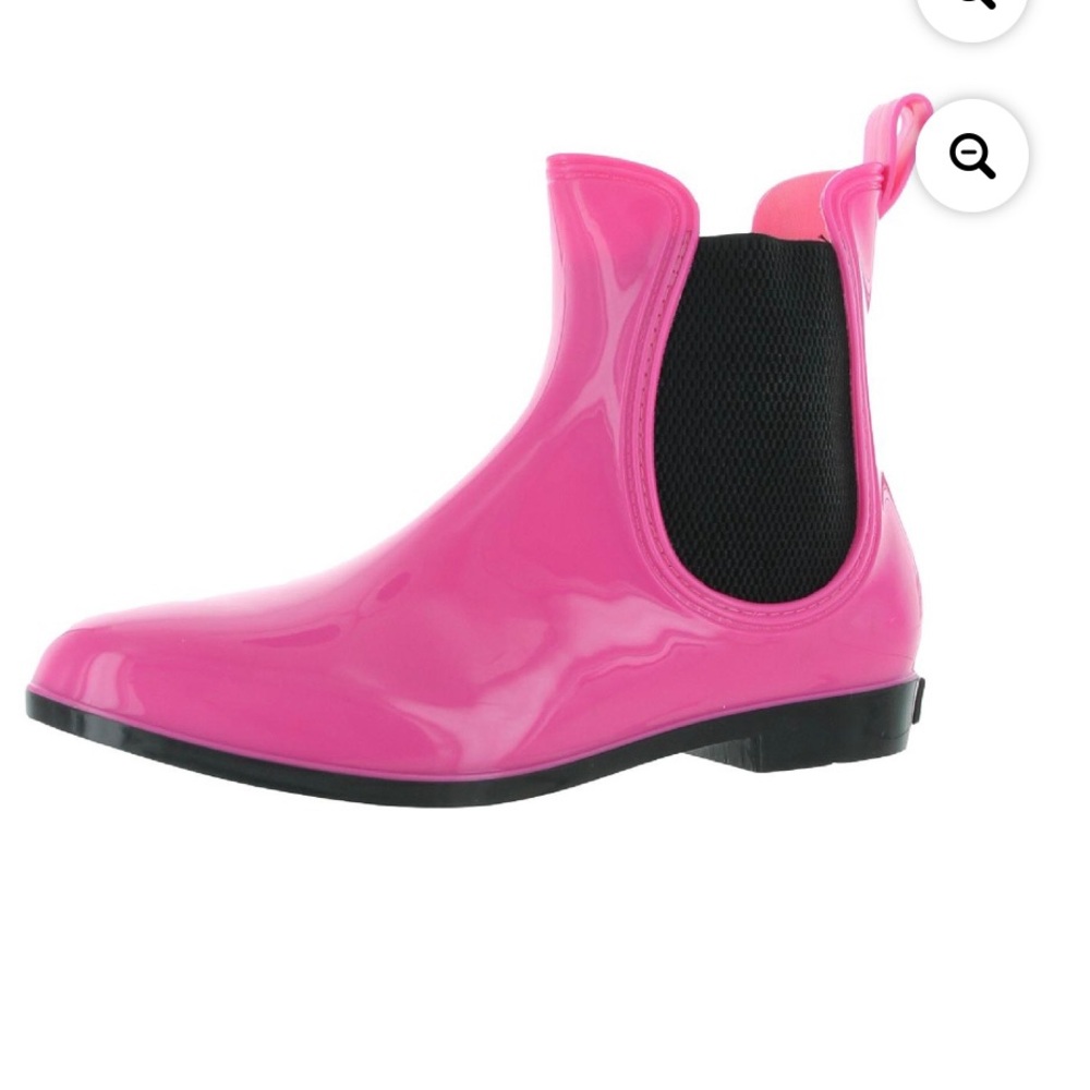 Seven7 Dover Ankle Pull On boot in Barbie Pink Size 10 Rubber sole